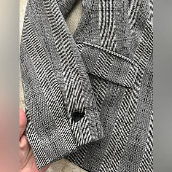 063. Bundle of Two Blazers - Picture 4 of 11